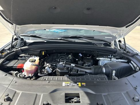 Used 2024 Jeep Grand Cherokee Altitude image 8