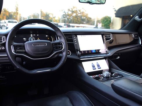 Used 2022 Jeep Grand Wagoneer Series II image 14