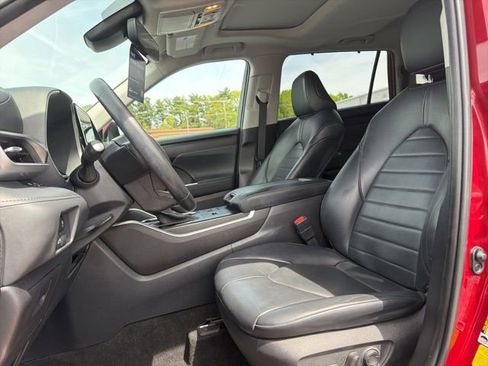 Used 2023 Toyota Highlander XLE image 17