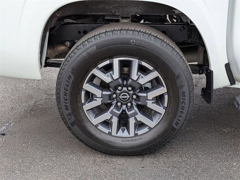 Used 2025 Nissan Frontier SL image 25