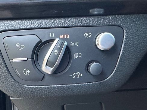 Used 2019 Audi Q5 Prestige w/ Prestige Package image 37