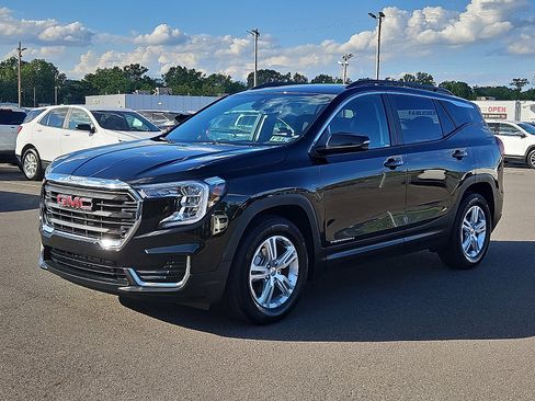 Certified 2022 GMC Terrain SLE w/ Driver Convenience Package image 3