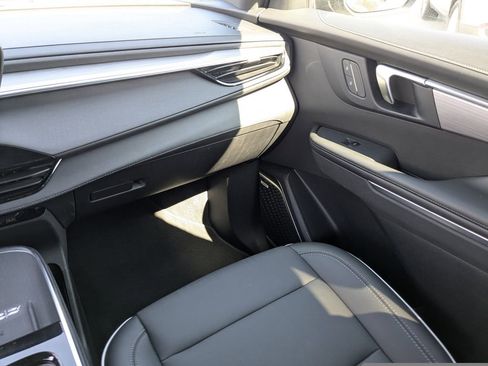 Used 2025 Buick Enclave Preferred image 18