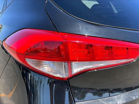 Used 2018 Hyundai Tucson Value w/ Cargo Package FWD image 29