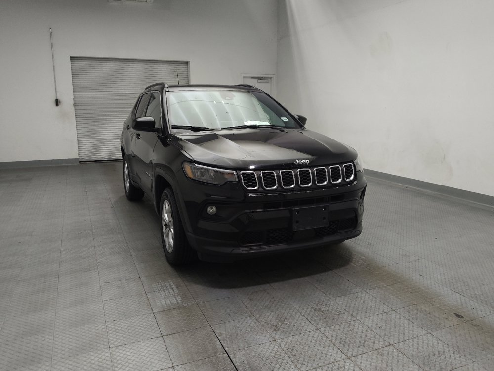Used 2025 Jeep Compass Latitude w/ Sun & Sound Group AWD/4WD image 14