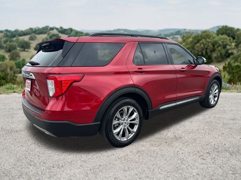 Used 2024 Ford Explorer XLT w/ Equipment Group 202A RWD image 10