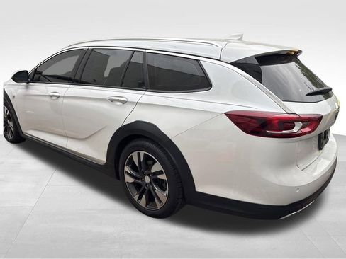 Used 2019 Buick Regal Essence w/ Driver Confidence Package I AWD/4WD image 2