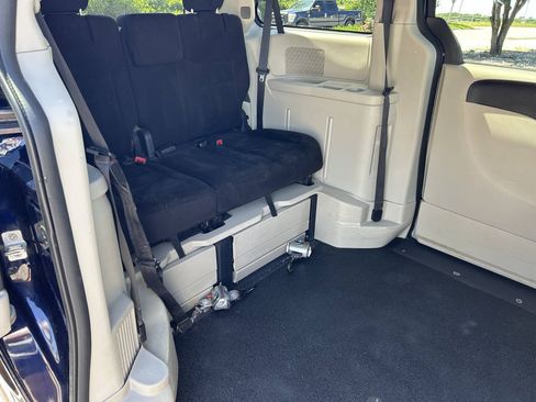 Used 2014 Dodge Grand Caravan SE w/ Quick Order Package 29E SE FWD image 8