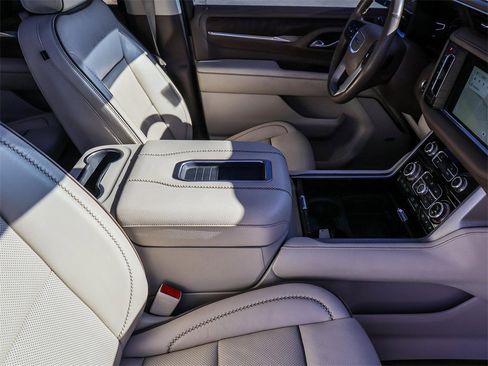Used 2022 GMC Yukon XL Denali w/ Denali Ultimate Package image 18