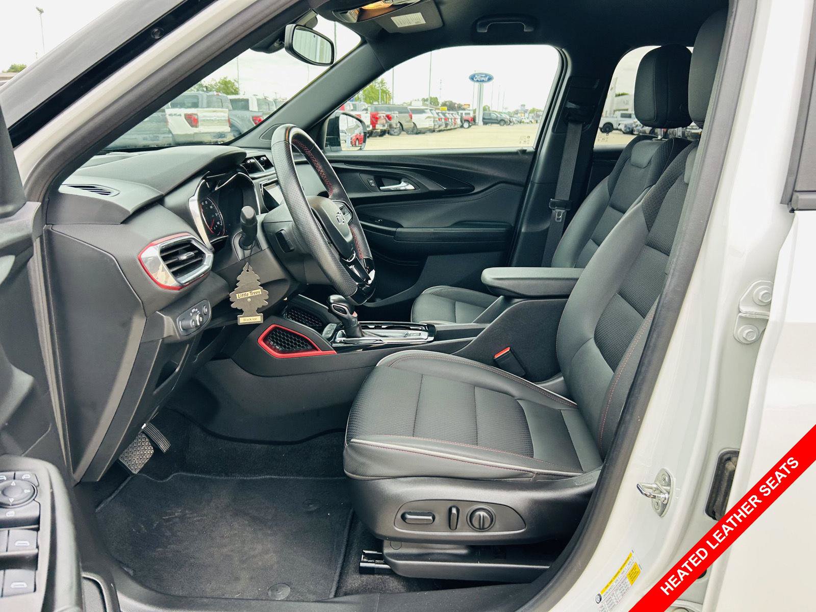 Used 2021 Chevrolet TrailBlazer RS w/ Technology Package FWD image 3