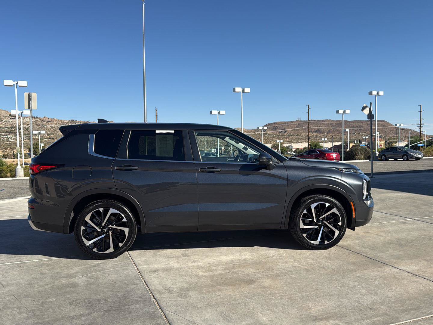 Used 2024 Mitsubishi Outlander FWD image 12