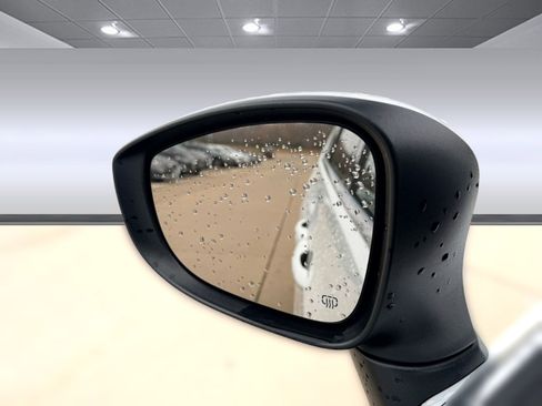 Used 2023 Chrysler Pacifica Touring-L image 20