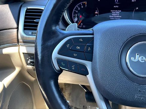 Used 2017 Jeep Grand Cherokee Overland AWD/4WD image 24