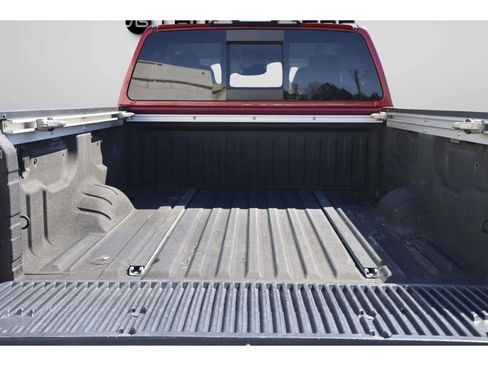 Used 2017 Nissan Titan SV image 30