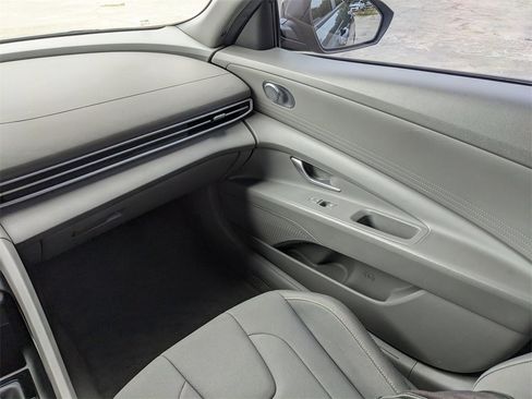 Used 2023 Hyundai Elantra SEL image 18