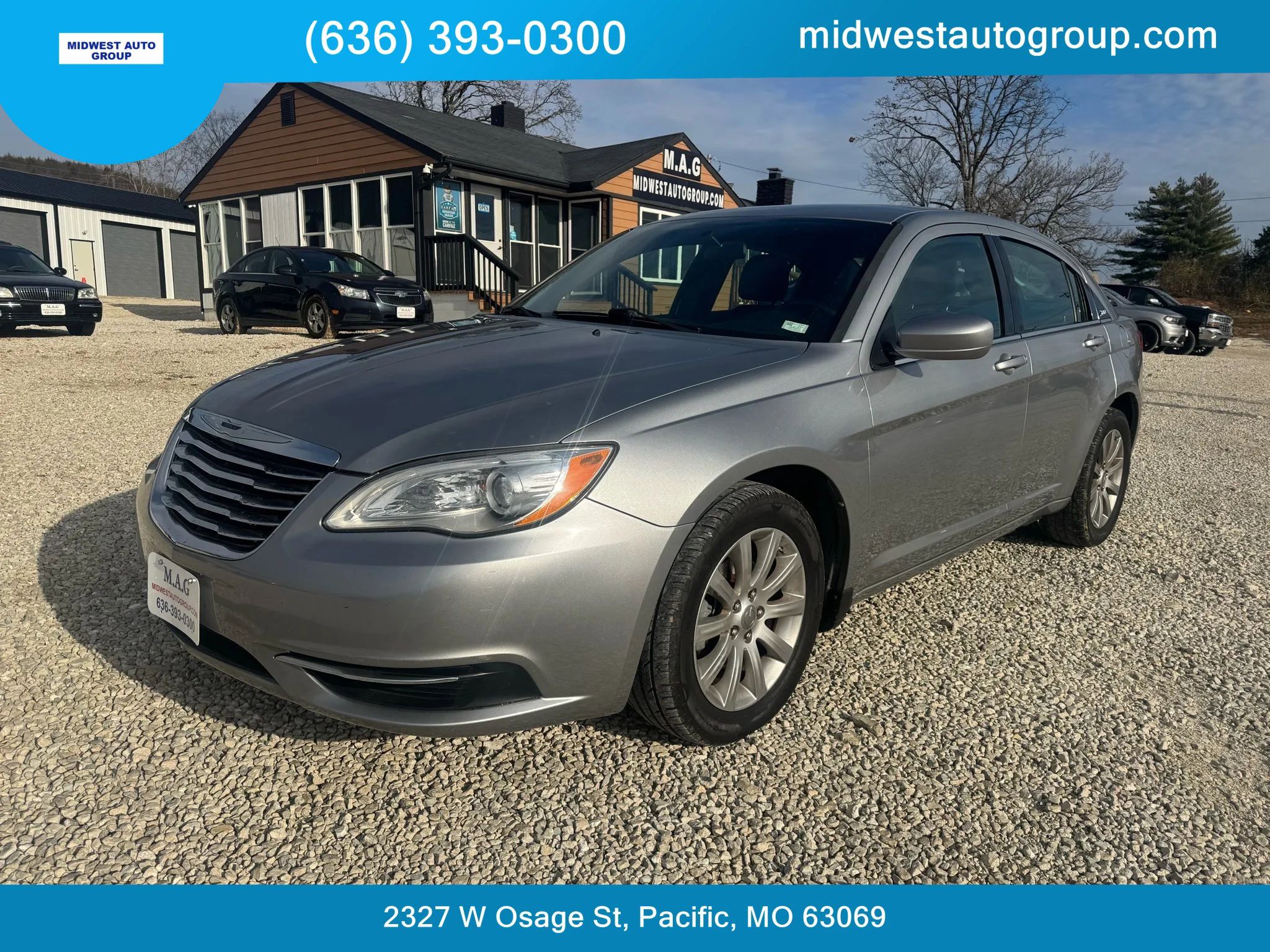 Used 2013 Chrysler 200 Touring FWD image 1