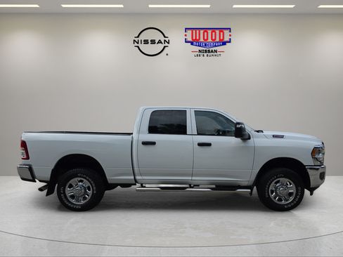 Used 2024 RAM 2500 Tradesman w/ Chrome Appearance Group AWD/4WD image 3