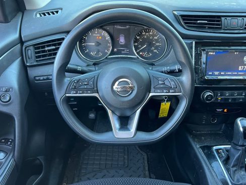 Used 2018 Nissan Rogue Sport S image 14