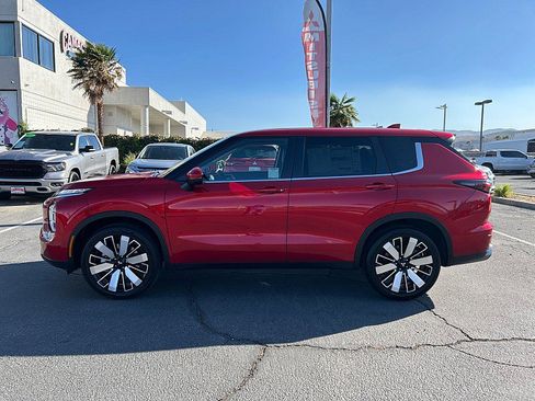 New 2025 Mitsubishi Outlander SE image 4