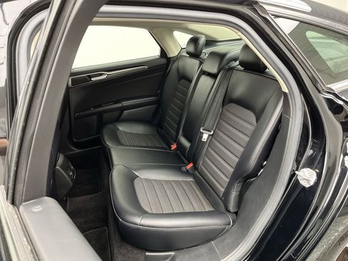 Used 2017 Ford Fusion SE w/ Equipment Group 201A FWD image 12