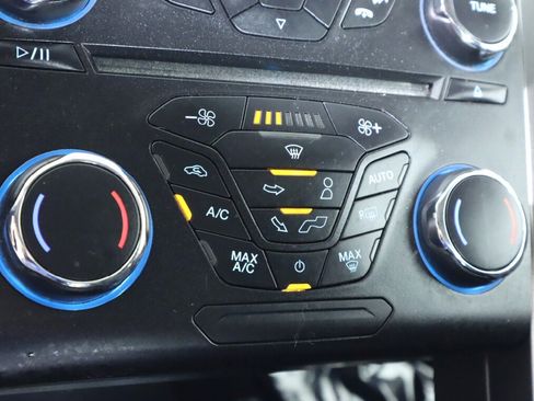 Used 2017 Ford Fusion SE FWD image 21