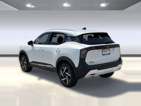 Used 2026 Nissan Kicks SV FWD image 3