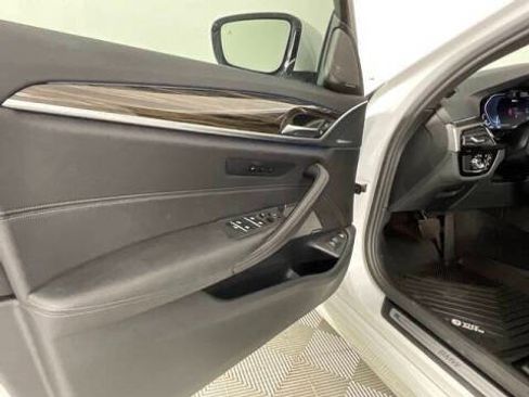 Used 2021 BMW 530e 530e iPerformance w/ Premium Package image 9