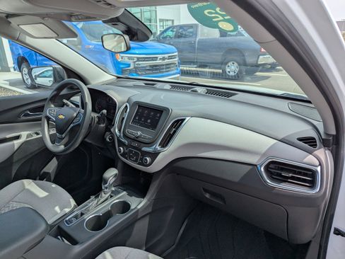 Certified 2022 Chevrolet Equinox LS w/ LPO, Floor Liner Package AWD/4WD image 41