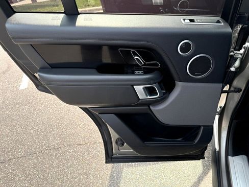 Used 2018 Land Rover Range Rover HSE image 30
