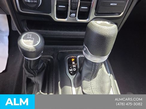 Used 2025 Jeep Wrangler Unlimited Sahara AWD/4WD image 19