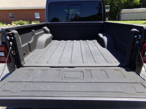 Used 2023 Jeep Gladiator Rubicon AWD/4WD image 11