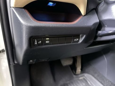 Used 2021 Toyota RAV4 Limited AWD/4WD image 18