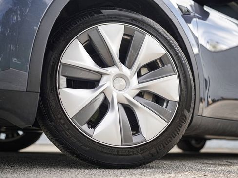 Used 2023 Tesla Model Y Long Range image 19