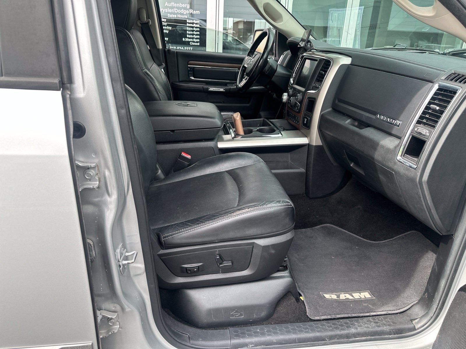 Used 2015 RAM 1500 Laramie w/ Convenience Group AWD/4WD image 8