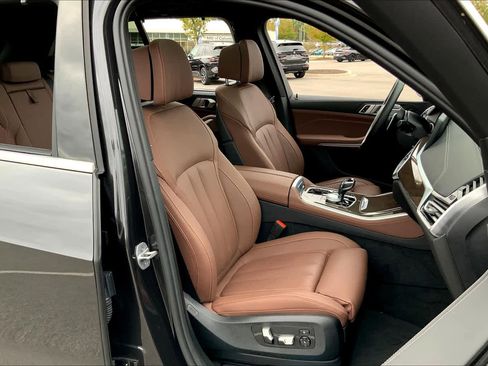 Used 2022 BMW X5 xDrive40i w/ Executive Package image 8