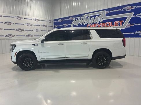 Used 2025 GMC Yukon XL Elevation w/ LPO, Elevation Black Package AWD/4WD image 3