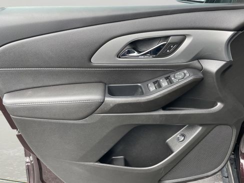 Used 2022 Chevrolet Traverse LT image 24