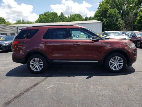 Used 2018 Ford Explorer XLT w/ Equipment Group 201A AWD/4WD image 4