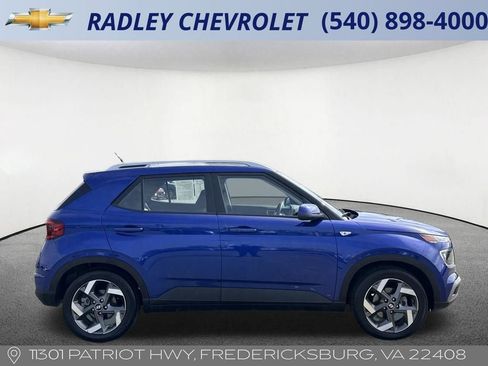 Used 2025 Hyundai Venue SEL image 20