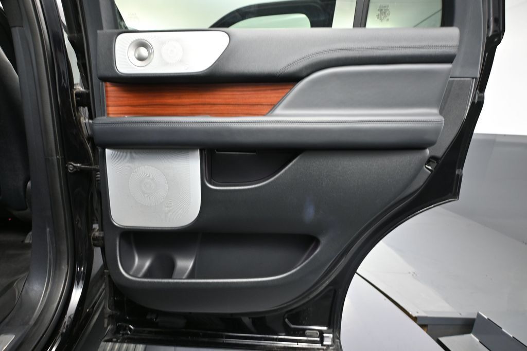 Used 2022 Lincoln Navigator Reserve w/ Equipment Group 201A AWD/4WD image 40