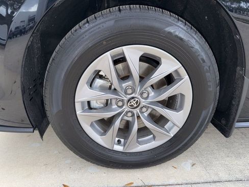 Used 2025 Toyota Sienna XLE image 35