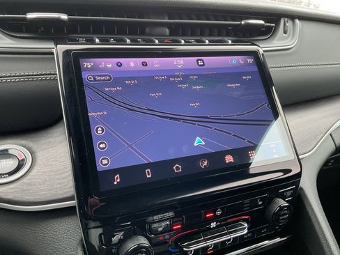 Used 2025 Jeep Grand Cherokee Limited image 22