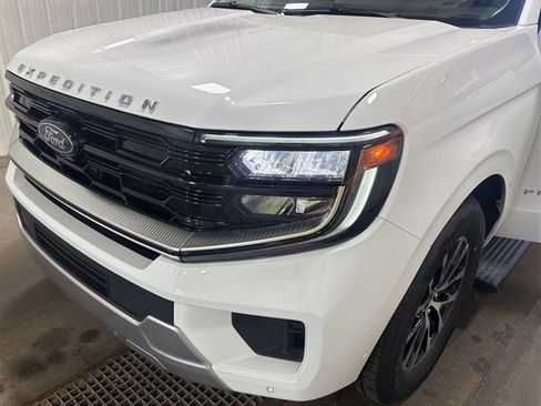 Used 2025 Ford Expedition Max Platinum AWD/4WD image 1