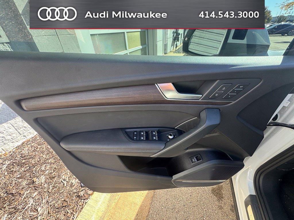 Used 2023 Audi Q5 2.0T Premium Plus w/ Premium Plus Package AWD/4WD image 7