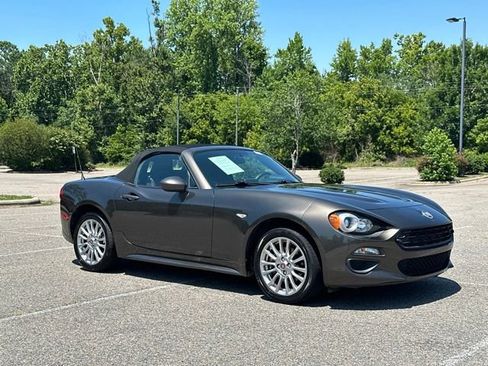 Used 2017 FIAT 124 Spider Classica RWD image 7