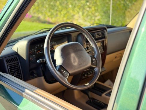 Used 2001 Jeep Cherokee Limited image 16