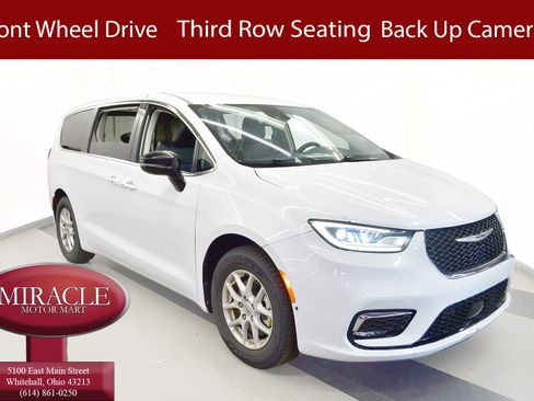 Used 2024 Chrysler Pacifica Touring-L FWD image 1