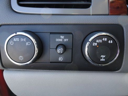 Used 2012 Chevrolet Avalanche LTZ AWD/4WD image 17