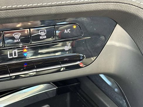 Used 2023 Buick Envision Essence w/ Sport Touring Package image 31