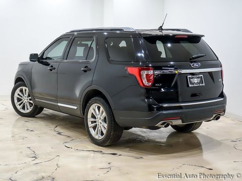 Used 2018 Ford Explorer XLT w/ Equipment Group 202A image 10